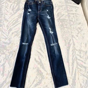 Super skinny jeans with rips